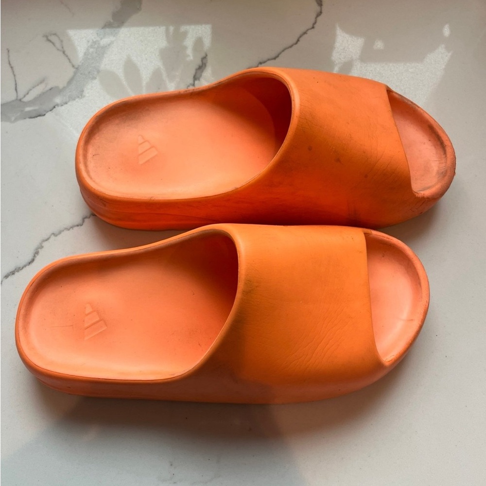 YEEZY ADIDAS SLIDES